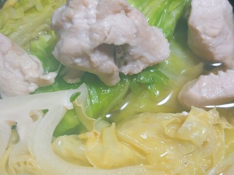 キャベツと鶏もも肉のスープ